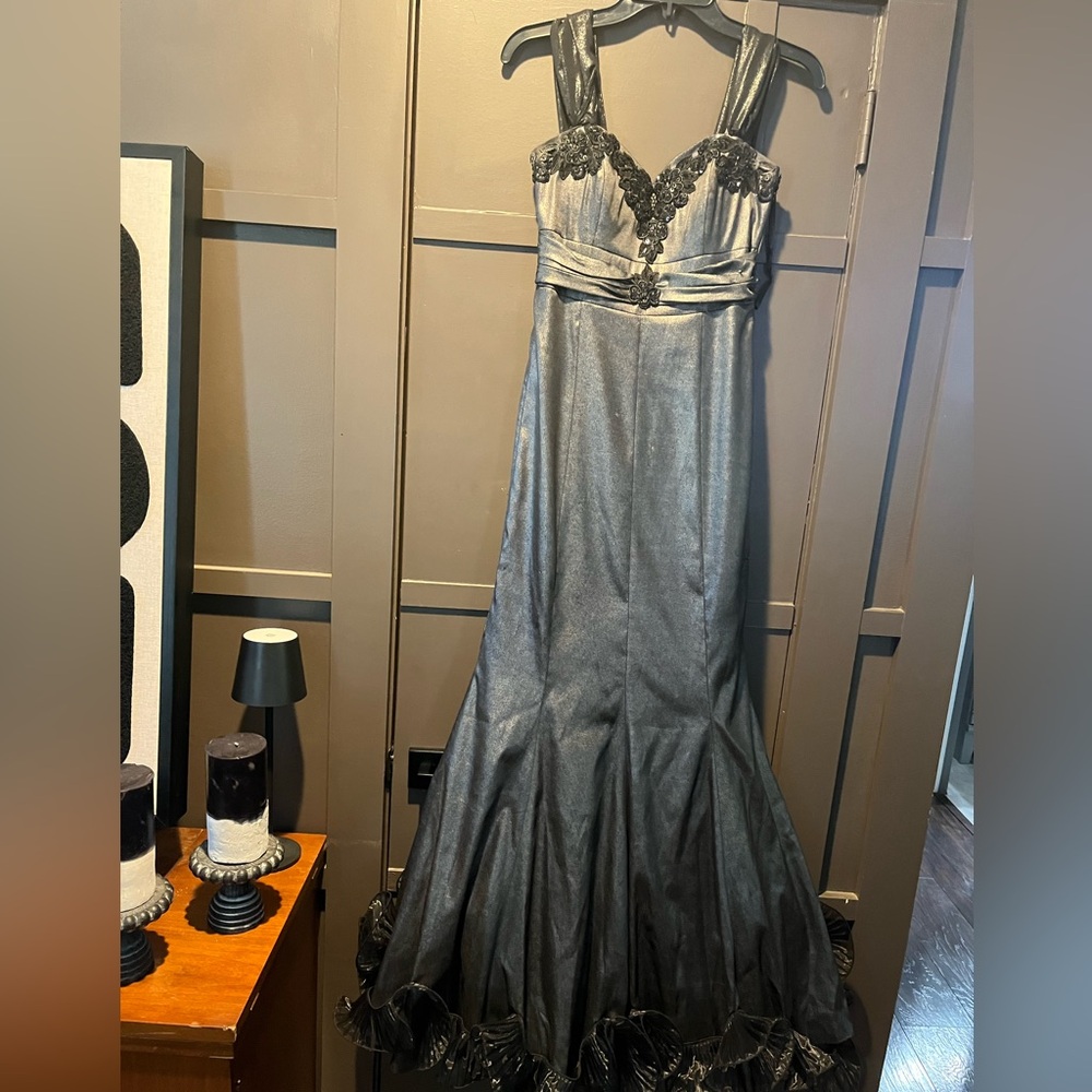 Leopard Elegant Black and Silver Gown Excellent Condition